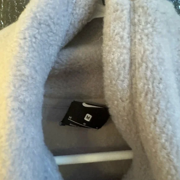 Like new Nike Therma Fleece Cowl Neck Sweatshirt Gray Medium - Picture 4 of 6